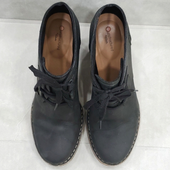 Clarks Unstructured Carleta Lyon booties women's 9.5 black oily leather gum sole - Picture 2 of 12